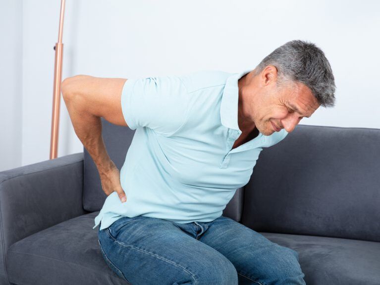 dolor lumbar en un hombre